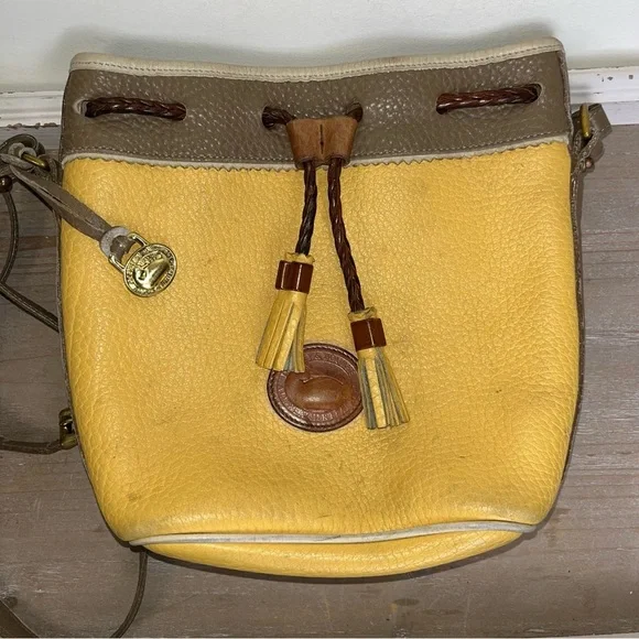 Vtg Dooney & Bourke AWL Teton Drawstring Crossbody Bucket Bag Palomino Yellow - Picture 9 of 15